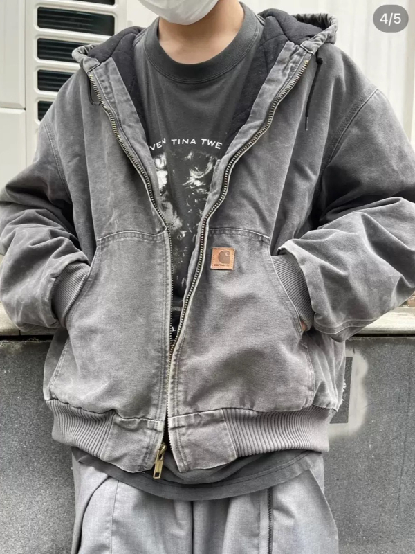 Férfi munkás kabát kapucnival, distressed hatású, vastag béleléssel készült pamut-poliészter keverék, cipzárral záródó