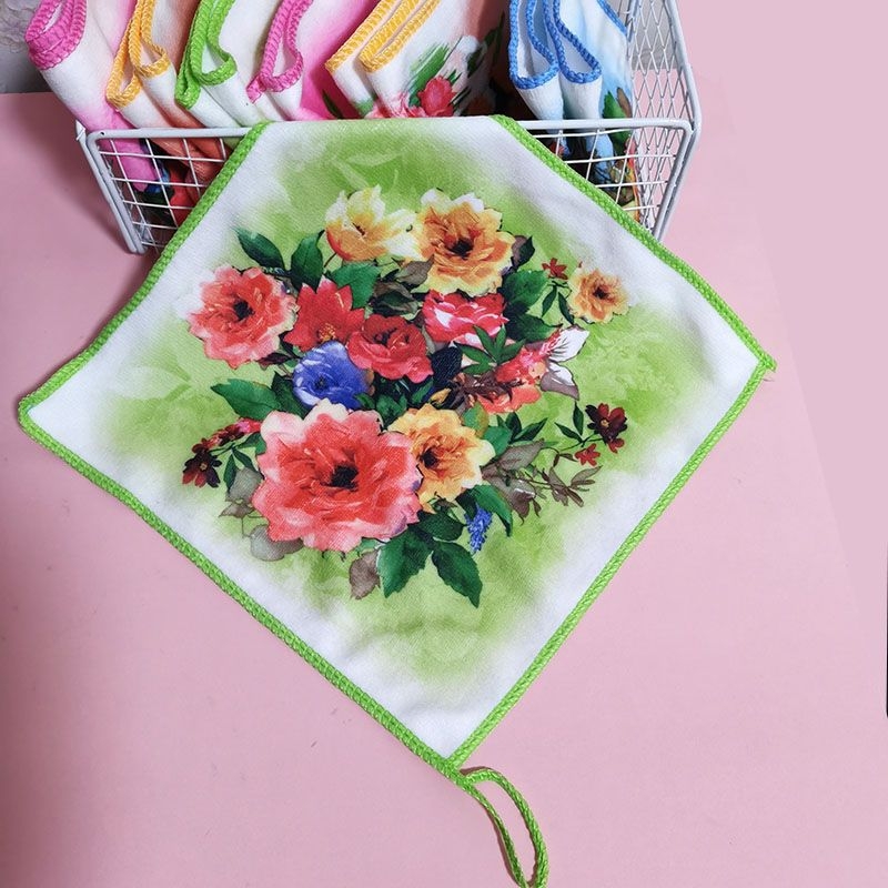 Ispisana kvadratna dječja maramica s čipkastim rubom, cvjetni uzorak, 25×25 cm