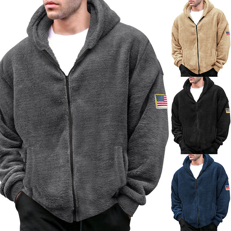 Férfi téli kabát kettős oldalú fleece béléses, kapucnival, cipzárral, zászló jelvénnyel