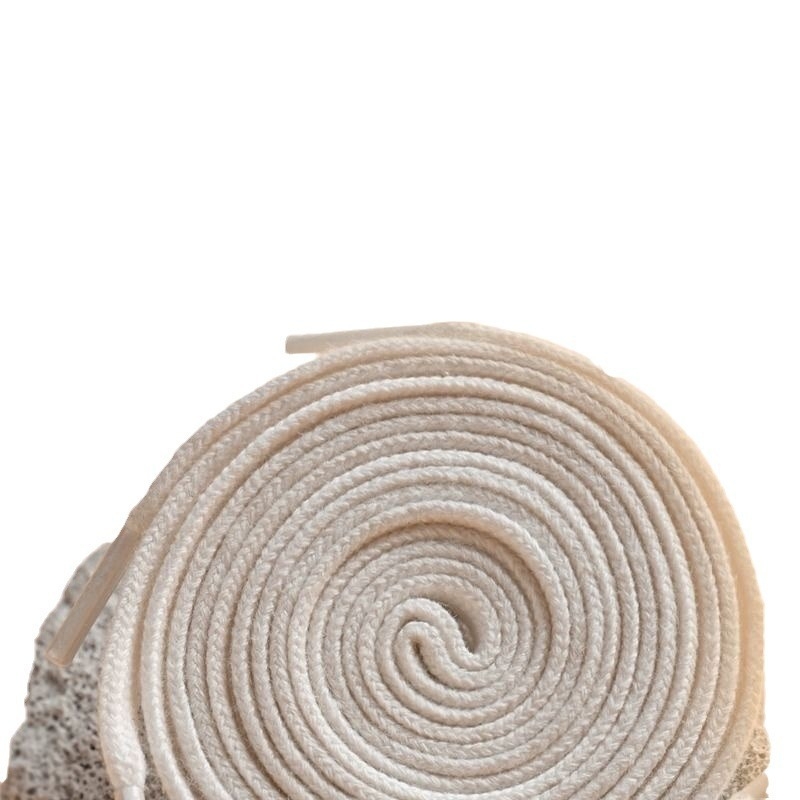 Bijele dvostruko složene ravne šnirice za muškarce i žene, za tenisice, platnene tenisice i košarkaške patike; duljina 120–140 cm