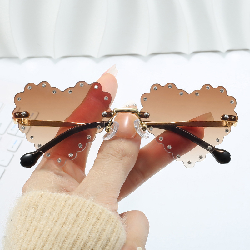 Dječje frameless metalne sunčane naočale s dijamantnim srcem, unisex, UV400 zaštita, za putovanja