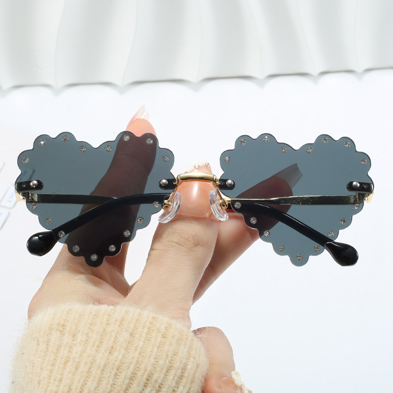 Dječje frameless metalne sunčane naočale s dijamantnim srcem, unisex, UV400 zaštita, za putovanja