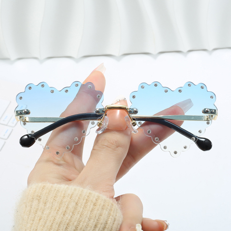 Dječje frameless metalne sunčane naočale s dijamantnim srcem, unisex, UV400 zaštita, za putovanja