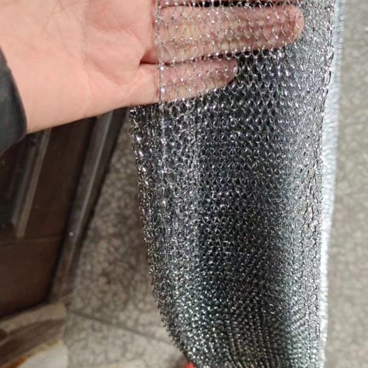 Metalna kuglica za čišćenje s četkom