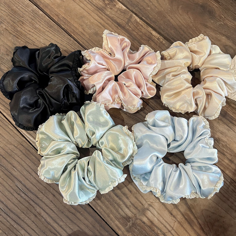 D22 svilenkasti scrunchie s cvijetom – gumica za kosu za rep, ženski dodatak