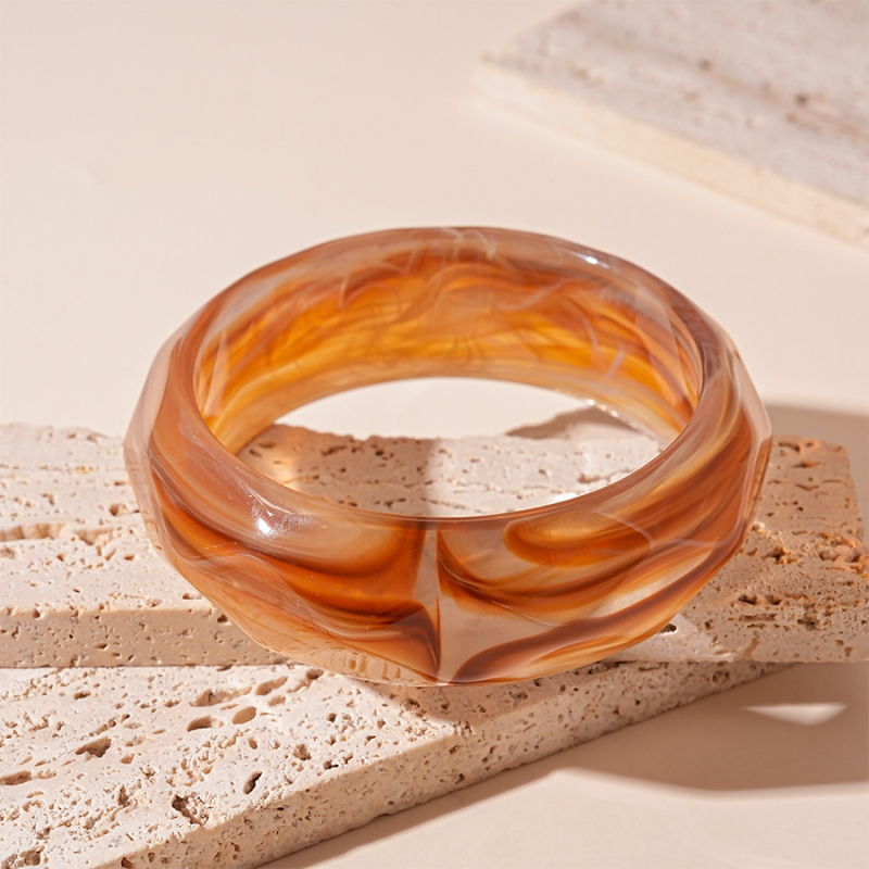 Retro acrylic narukvica s Halo krugom i prugastim geometrijskim uzorkom, elegantan ženski komad nakita