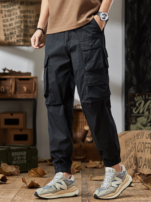 Japán stílusú férfi jogger nadrág több zsebbel, munkaruházati jellegű, laza szabású, 2025-ös modell