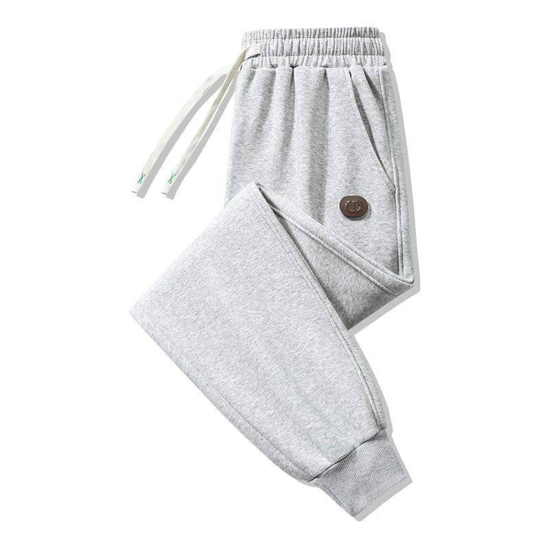 Fleece-béléses őszi-téli férfi sportnadrág, lazán szabott, elasztikus derékkal és kötővel, hosszú, modern jogger