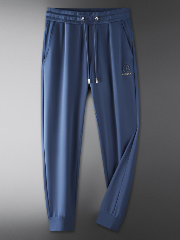 Muške ljetne sportske hlače, slim-fit, skraćeni kroj, visok struk, pojas i vezanje na vrpcu, glatka tkanina s hladnim dojmom