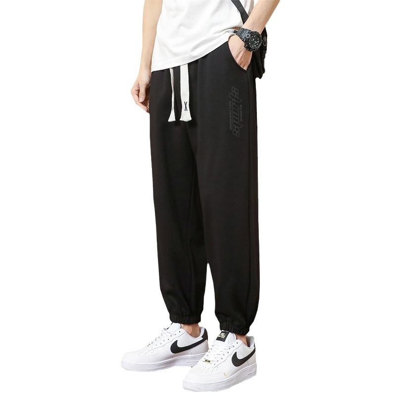 Muške cropped casual hlače, ravni kroj, lagane i prozračne, upijaju vlagu, bez glađenja, ljeto 2024