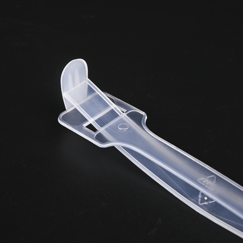 Mâner din plastic transparent pentru cutii din carton