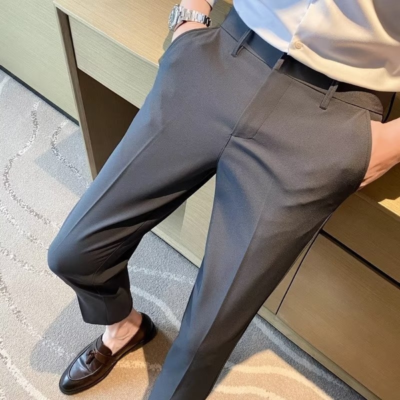 Muške cropped hlače, uski kroj, prugaste, elegantan izgled za proljeće-ljeto