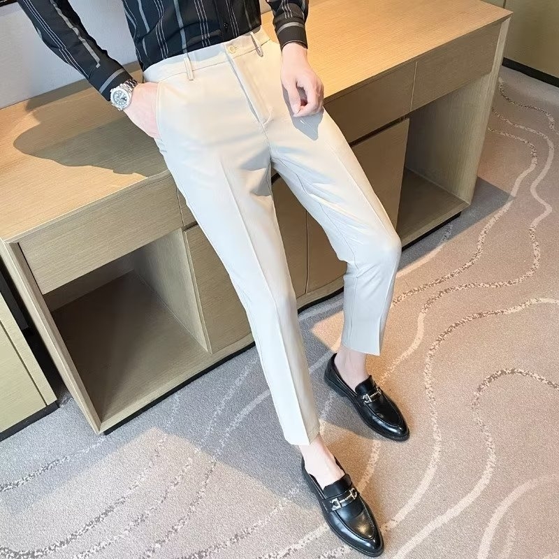 Muške cropped hlače, uski kroj, prugaste, elegantan izgled za proljeće-ljeto