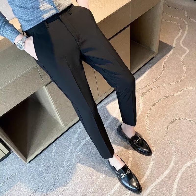 Muške cropped hlače, uski kroj, prugaste, elegantan izgled za proljeće-ljeto