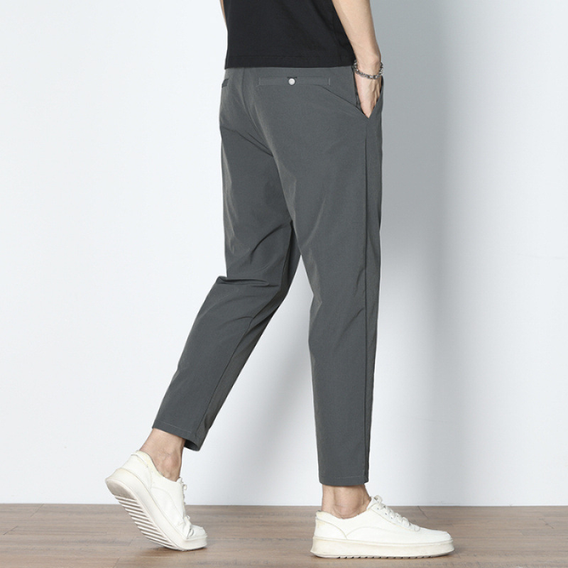Férfiaknak slim-fit cropped nadrág, nyári légáteresztő ice-silk anyaggal, egyenes szabás
