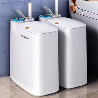 All-in-one kupaonski set: plastični koš za otpatke 8 L, četka za WC i držač toaletnog papira s poklopcem.