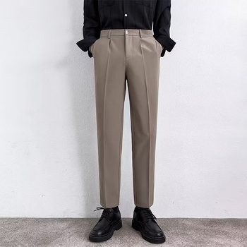 Muške crne hlače slim-fit kroja, ravnog kroja, ležerni ljetni komad s elegantnim padom materijala