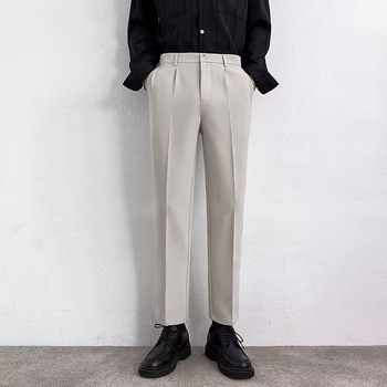Muške crne hlače slim-fit kroja, ravnog kroja, ležerni ljetni komad s elegantnim padom materijala