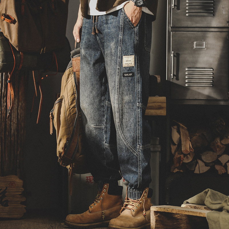 Férfi denim nadrág, mosott pamutból, lazán szabott, széles szárú, patchwork részletekkel, tavasz–ősz