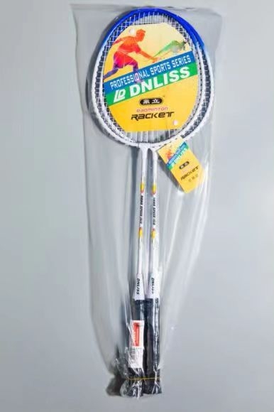 Set od dvije badminton palice visoke elastičnosti, čvrst aluminijski spoj, pogodan za odrasle i djecu.