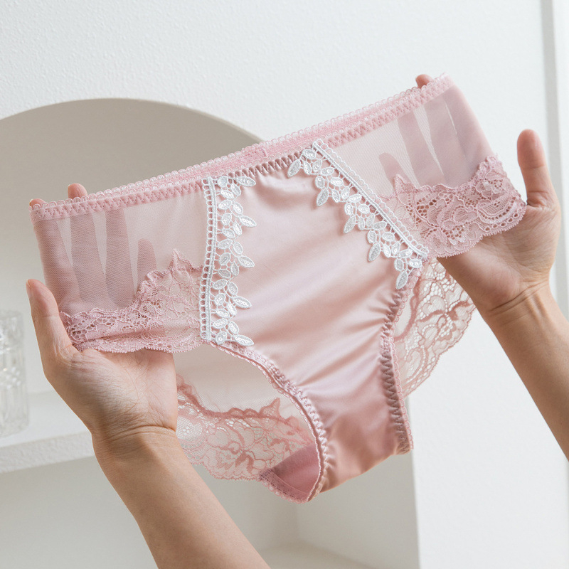 Žensko donje rublje s vodotopivom čipkom, seksi i prozračno, trokutasti kroj, satenska mreža