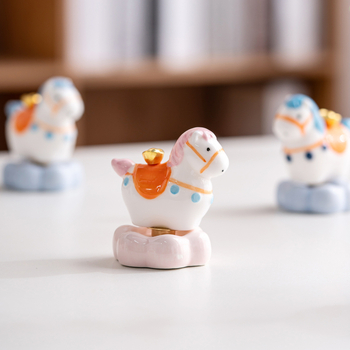 Jingdezhen kreativni Tang konj keramička ukrasna figurica — slatka okretna konj, novogodišnji suvenir