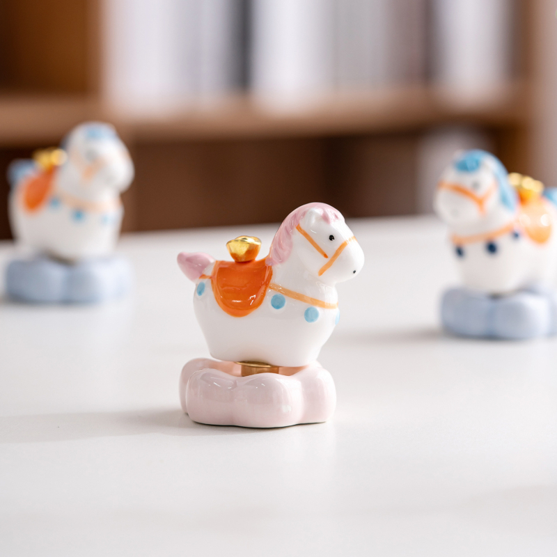 Jingdezhen kreativni Tang konj keramička ukrasna figurica — slatka okretna konj, novogodišnji suvenir