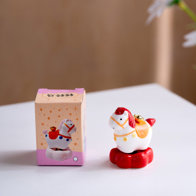 Jingdezhen kreativni Tang konj keramička ukrasna figurica — slatka okretna konj, novogodišnji suvenir