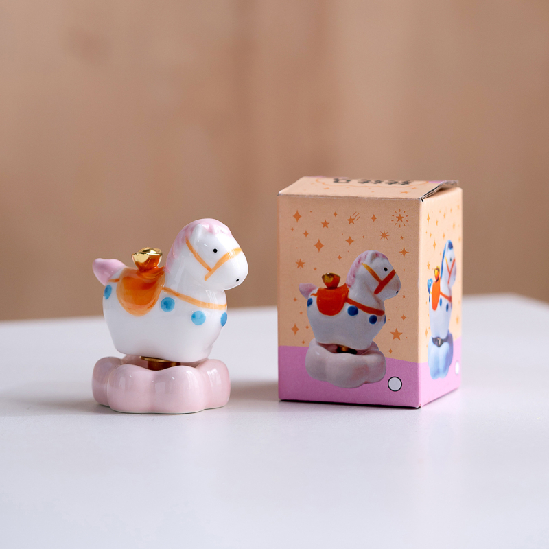 Jingdezhen kreativni Tang konj keramička ukrasna figurica — slatka okretna konj, novogodišnji suvenir