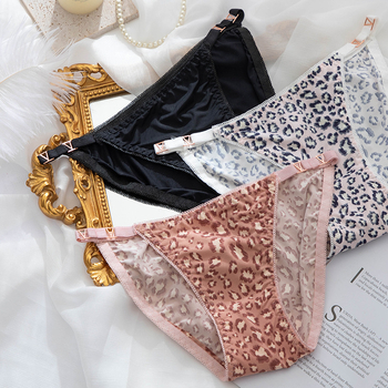 Žensko donje rublje od ice silk, niski struk, tanke naramenice, leopard uzorak, V-oblik dizajna