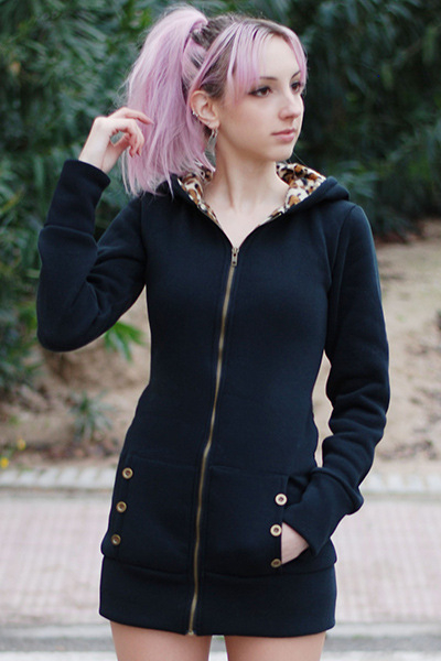 Ženski džemper s kapuljom i leopard printom, debeli pleteni materijal, oversize kroj, dugačka duljina, poliester