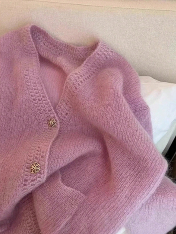 Ženski ružičasti pleteni kardigan s V-izrezom, elegantan jesensko-zimski stil, ležeran