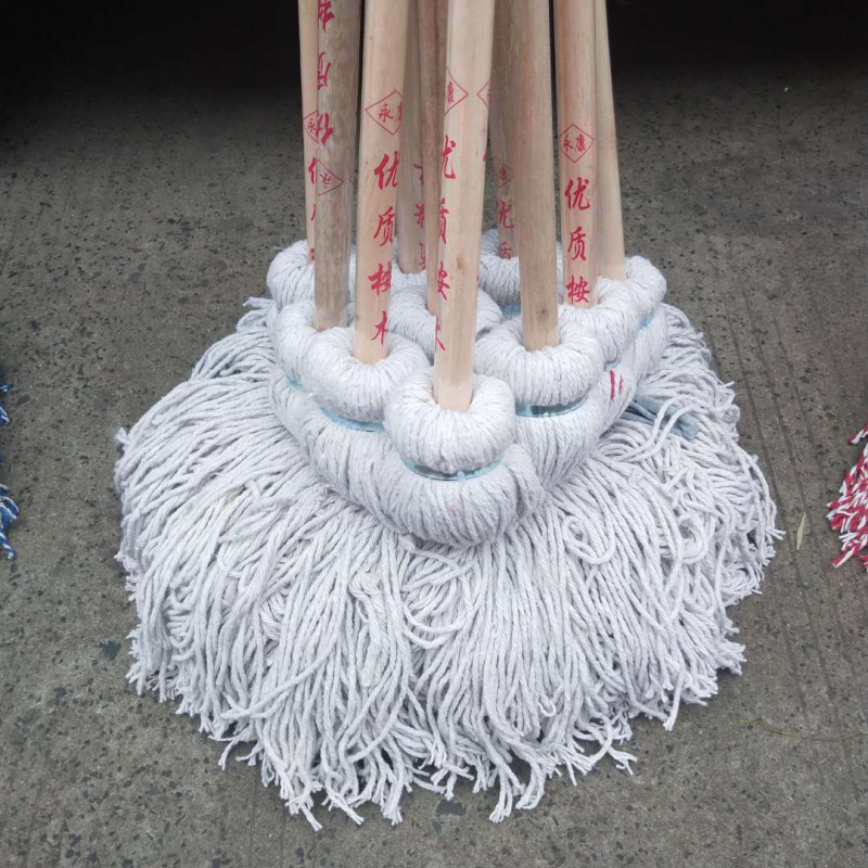 Kućni mop od 100% pamuka s drvenom drškom, tradicionalan jednostavan dizajn, produžena i veća glava, без ispada vlakana.