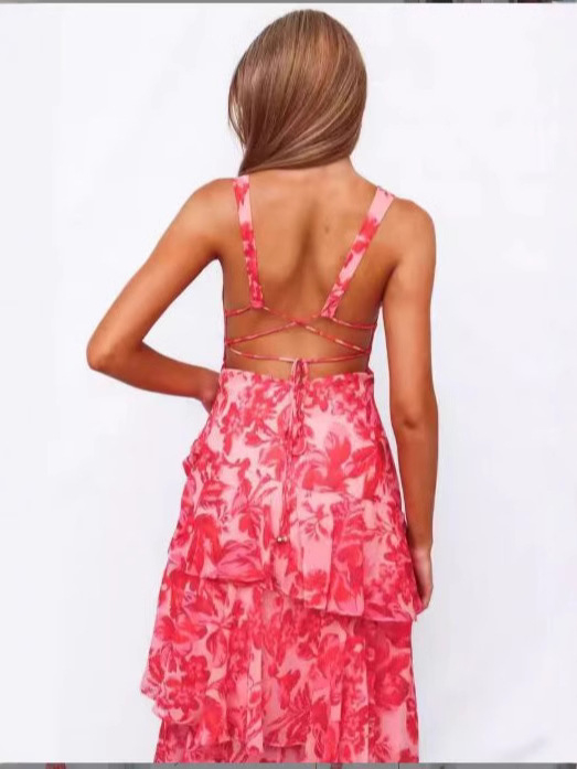 Chiffon anyagú halterneck ruha virágos mintával, karcsú szabás, nyár 2025