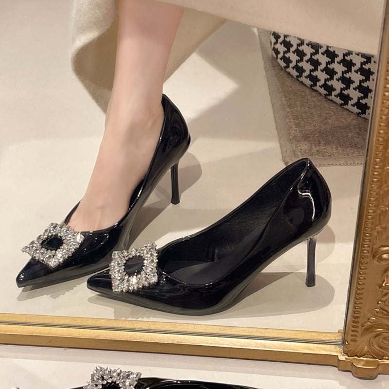 2025 nove ženske štikle s oštrim nosom i malim otvorom, rhinestones, lakirana koža, nude boja