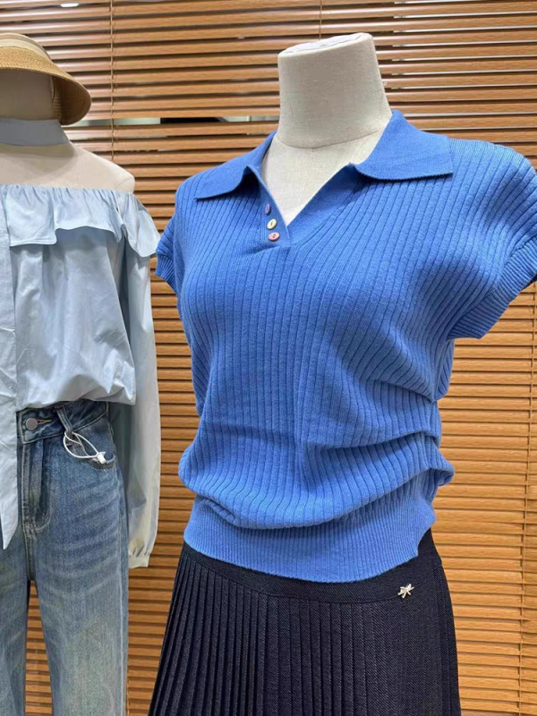 Ženski pleteni top s polo ovratnikom, kratki rukavi, plisiran dizajn, kratka duljina, ljeto 2025