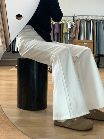 Női fehér slim-fit farmernadrág, koreai stílusú kora tavasszra, sokoldalú casual nadrág alacsony derekú, mikro-szárú