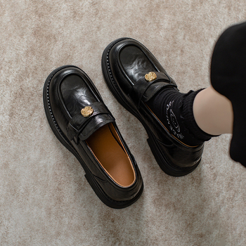 Camellia vastag talpú slip-on loafers nőknek, tavasz 2025, rejtett magasság-növelés, retro brit stílus, kicsi méret, műbőr