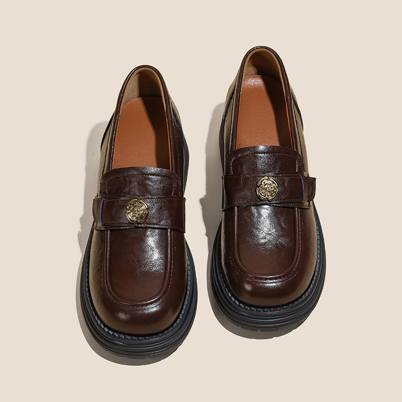 Camellia vastag talpú slip-on loafers nőknek, tavasz 2025, rejtett magasság-növelés, retro brit stílus, kicsi méret, műbőr