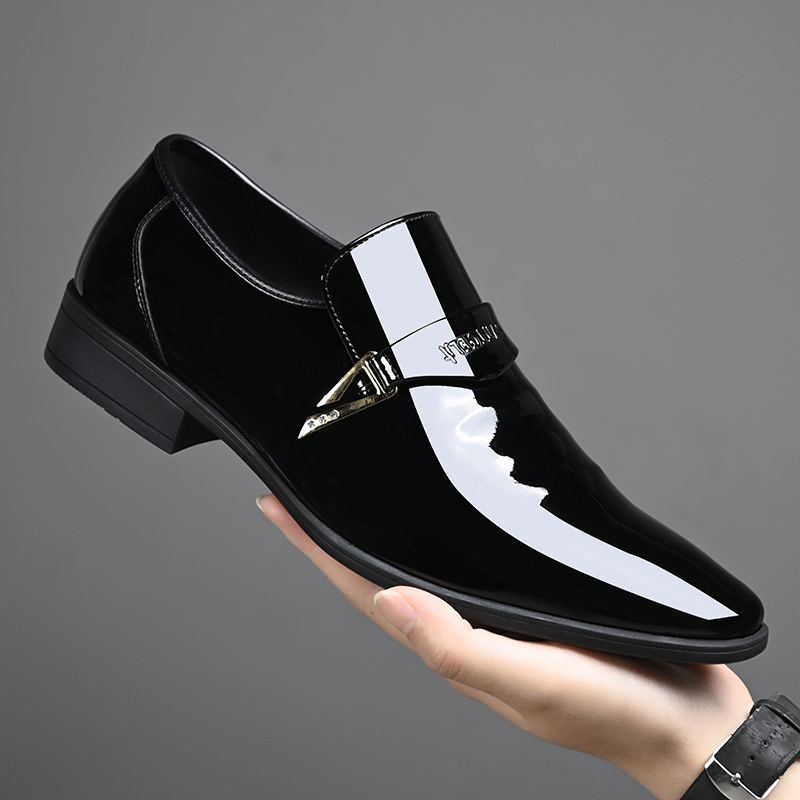 Férfi elegáns bőr mokaszin, hegyes orral, slip-on, fehér, modell 5755