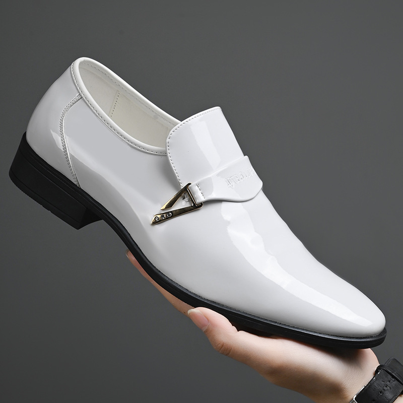 Férfi elegáns bőr mokaszin, hegyes orral, slip-on, fehér, modell 5755