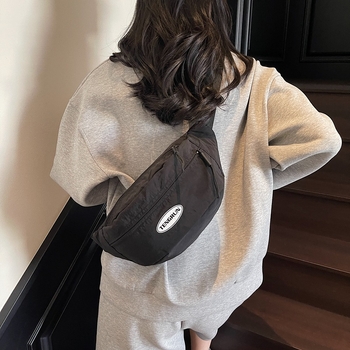 Ženska lagana najlonska crossbody torba s jednim remenom, model 2026, za aktivnosti na otvorenom