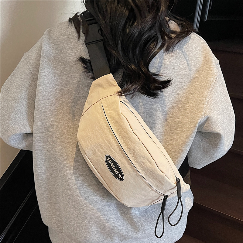 Ženska lagana najlonska crossbody torba s jednim remenom, model 2026, za aktivnosti na otvorenom