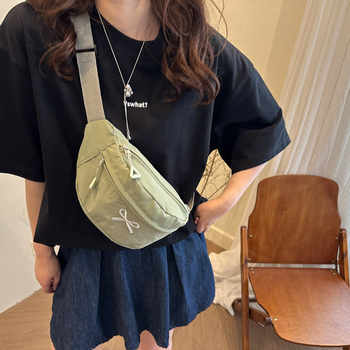 Ženska crossbody torbica s mašnom, u šumskom stilu, laka i svestrana za svakodnevnu upotrebu