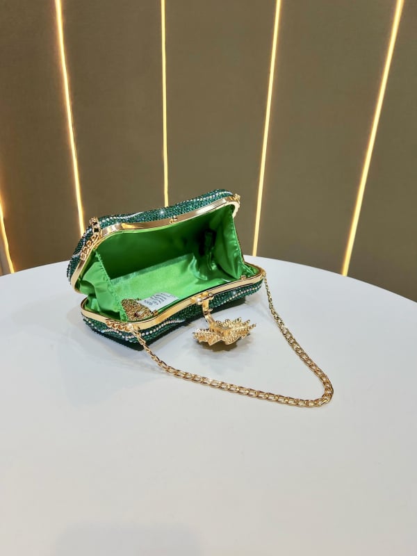 Ženska večernja torbica sa kristalima – luksuzni clutch za formalne prilike