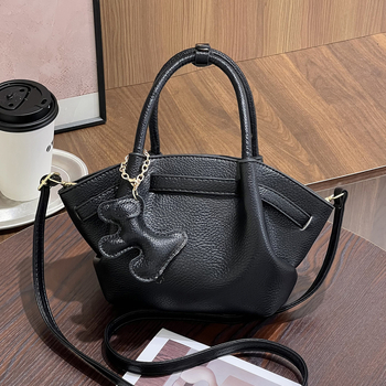 Ženska crossbody torbica, svestran minimalistički dizajn, mala kvadratna dumpling torbica, proljeće 2025