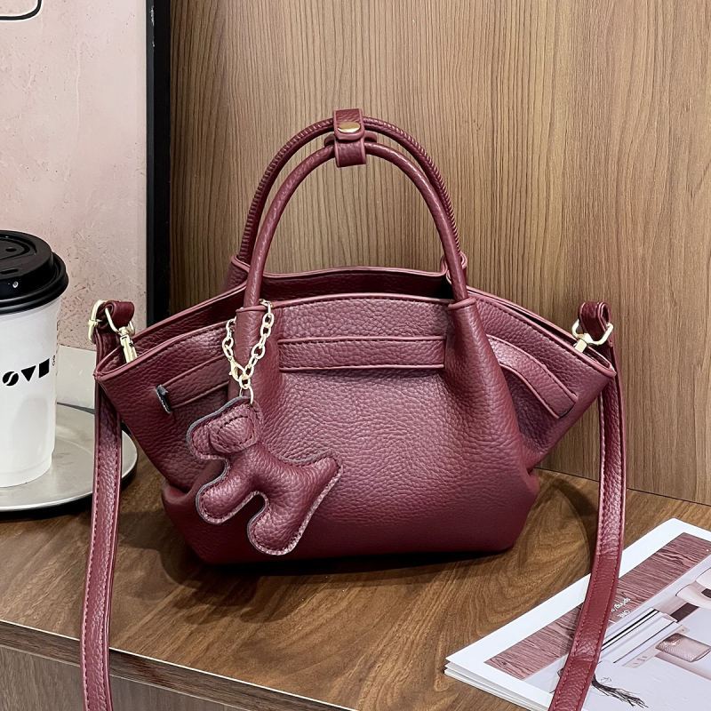 Ženska crossbody torbica, svestran minimalistički dizajn, mala kvadratna dumpling torbica, proljeće 2025