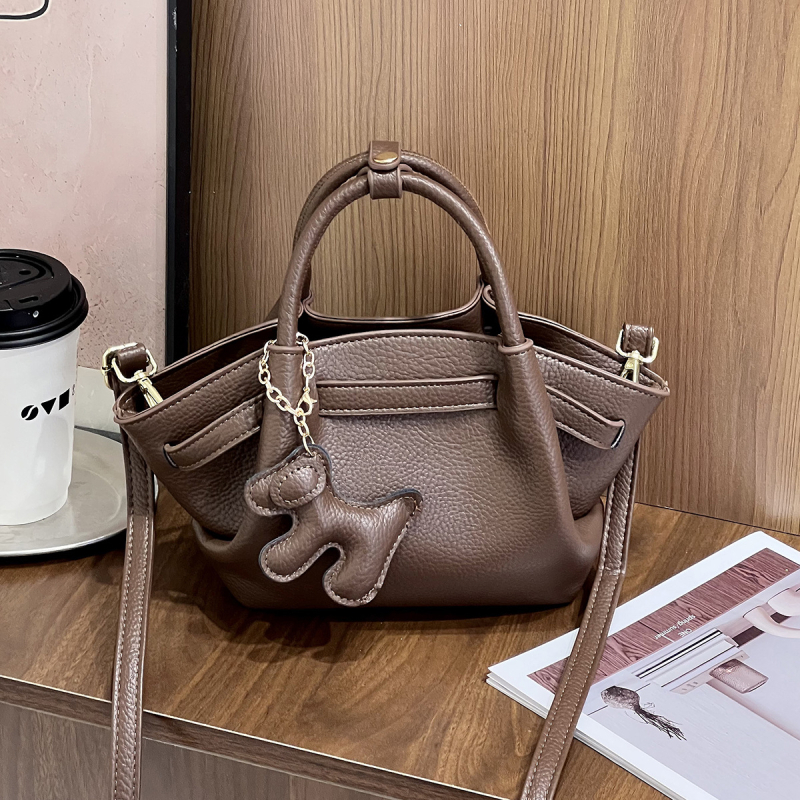 Ženska crossbody torbica, svestran minimalistički dizajn, mala kvadratna dumpling torbica, proljeće 2025