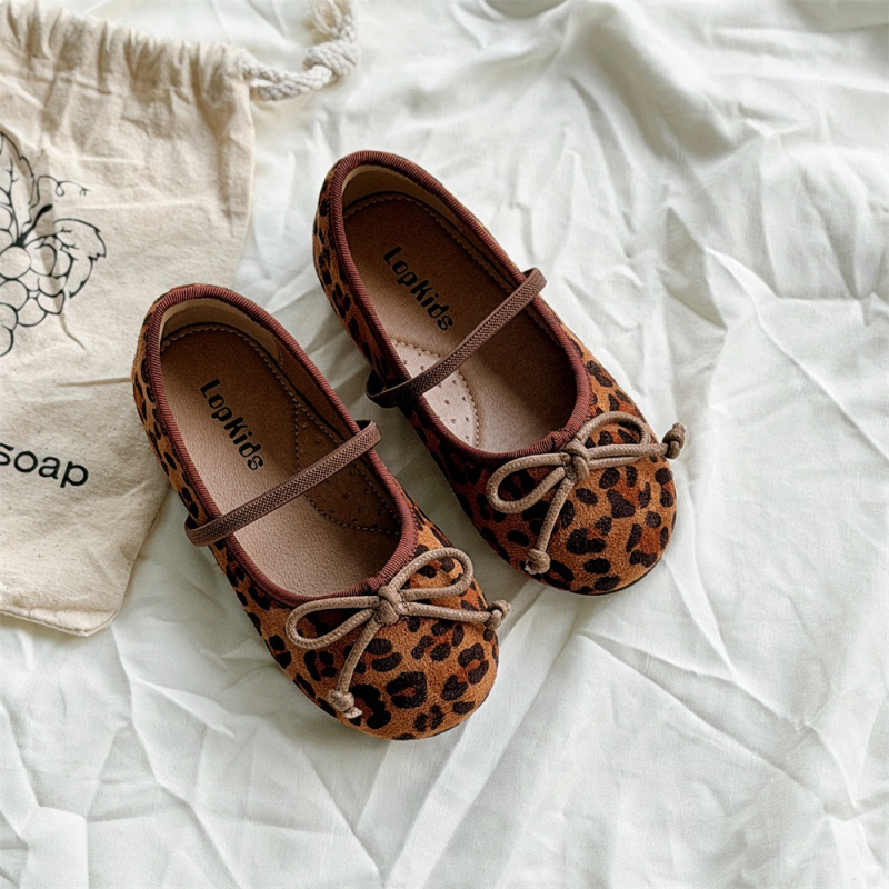 Lányoknak hercegnői balettcipő velúr felülettel, leopard mintával, puha talp, slip-on