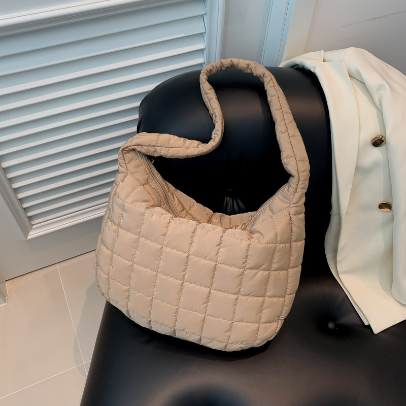 Teksturirana ženska torba velikog kapaciteta — dumpling oblika tote, preko ramena ili crossbody
